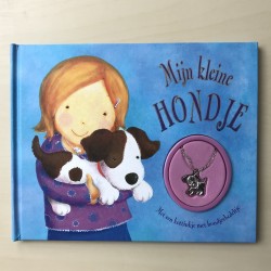Mijn kleine hondje, met een kettinkje met hondjesbedeltje