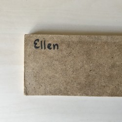 Puzzelplankje Knopjespuzzel : Meubels. Naam achterop plankje.