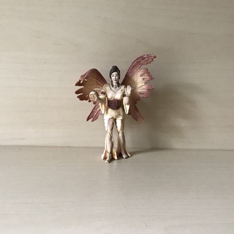 Papo : Engel. 9 cm. breed en 11 cm. hoog Nummer 69