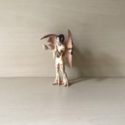 Papo : Engel. 9 cm. breed en 11 cm. hoog Nummer 69