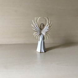 Papo : Engel.  7 cm. breed en 11 cm. hoog Nummer 83