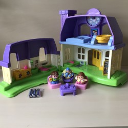 Fisher Price : Little People. Poppenhuis met geluid. Wat vergeeld.