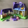 Fisher Price : Little People. Poppenhuis met geluid. Wat vergeeld.