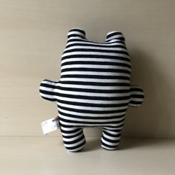 Knuffel : zwart witte knuffel. 19 cm. hoog