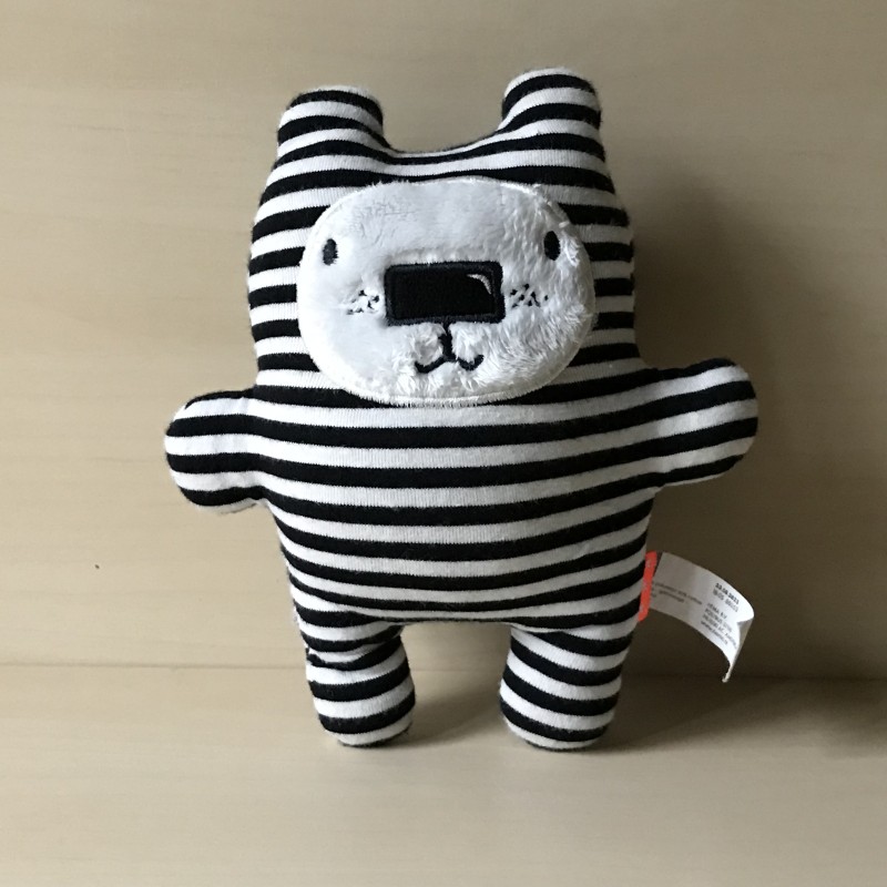 Knuffel : zwart witte knuffel. 19 cm. hoog