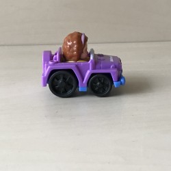 Little people :  1 kunststof autootje. Iets verkleurd.
