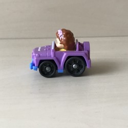 Little people :  1 kunststof autootje. Iets verkleurd.