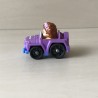 Little people :  1 kunststof autootje. Iets verkleurd.