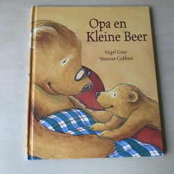 Opa en kleine beer