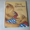 Opa en kleine beer