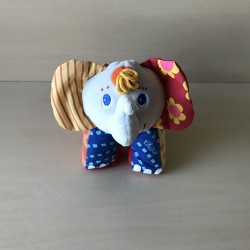 Chicco : Olifant. 16 cm. hoog en 18 cm. lang.