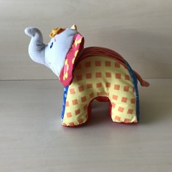 Chicco : Olifant. 16 cm. hoog en 18 cm. lang.