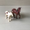 2 paarden.