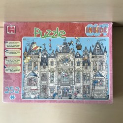 Inside Out. Museum kapriolen. 252 stukjes. Puzzel is netjes.