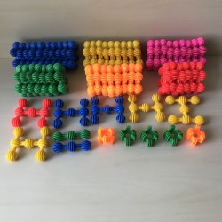 Constructiespeelgoed. Bouwsterren. 64 stuks.