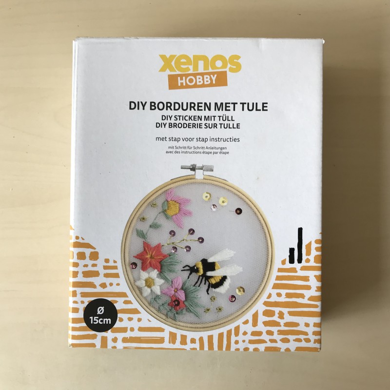 Knutselen : Ongebruikt. Borduren met tule.