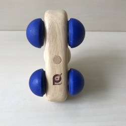 Pintoy auto met gezicht.