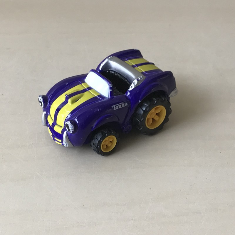 Tonka : 1 metalen autootje. 6 cm. lang.