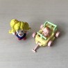 Popje met kar. popje is 6 cm. hoog.