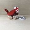 Houten loopdier. 15 cm. lang en 13 cm. hoog.
