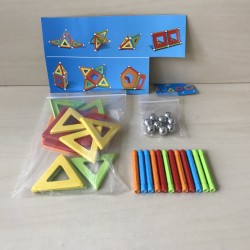 Geomag : 88 + 32 onderdelen. Setje op foto 4 en 5 is een toevoeging.