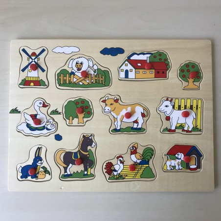 Puzzelplankje Knopjespuzzel : Boerderij. 12 stukjes. Molen is beschadigd.