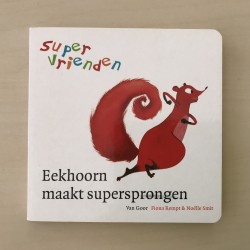Super vrienden: Eekhoorn maakt supersprongen.