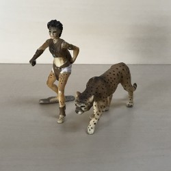 Schleich : Jager met panter. Bovenkant hoofd jager is 9 cm. hoog. Set 2.