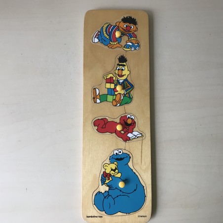Puzzelplankje Knopjespuzzel Sesamstraat. 4 stukjes.