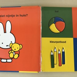 Nijntje kijkt