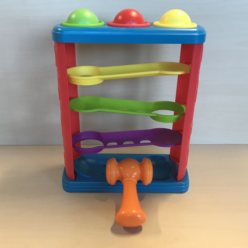 Ballenbaan met hamer. Kunststof