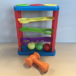 Ballenbaan met hamer. Kunststof