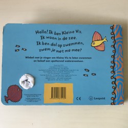Een kusje van kleine vis. Vingerpopje