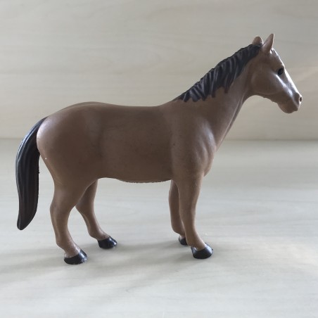 Bruder : Paard. 14 cm. hoog en 18 cm. lang.
