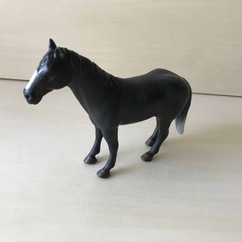 Bruder : Paard. 13 cm. hoog en 17 cm. lang.