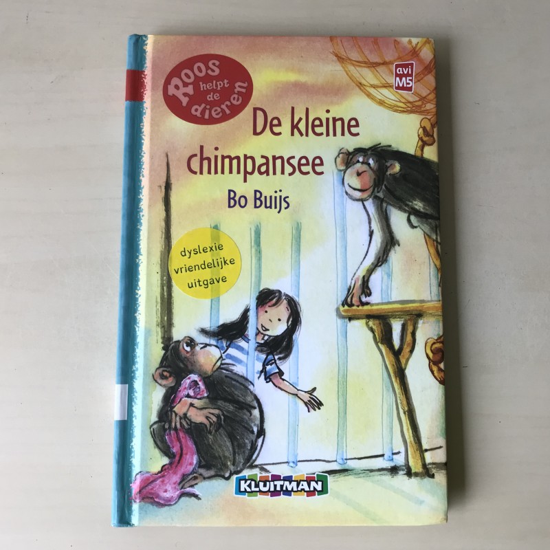 Roos helpt de dieren : De kleine chimpansee. Dys lexie uitgave