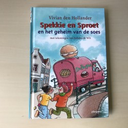 Vivian den Hollander : Spekkie en Sproet en het geheim van de soes.