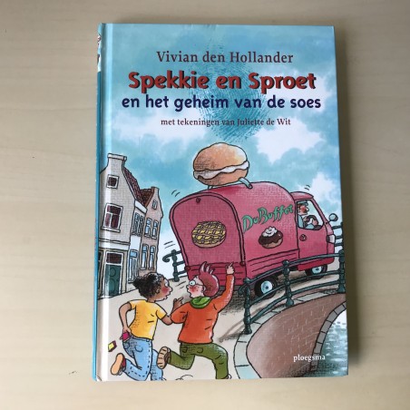 Vivian den Hollander : Spekkie en Sproet en het geheim van de soes.
