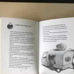 Vivian den Hollander : Spekkie en Sproet en het geheim van de soes.