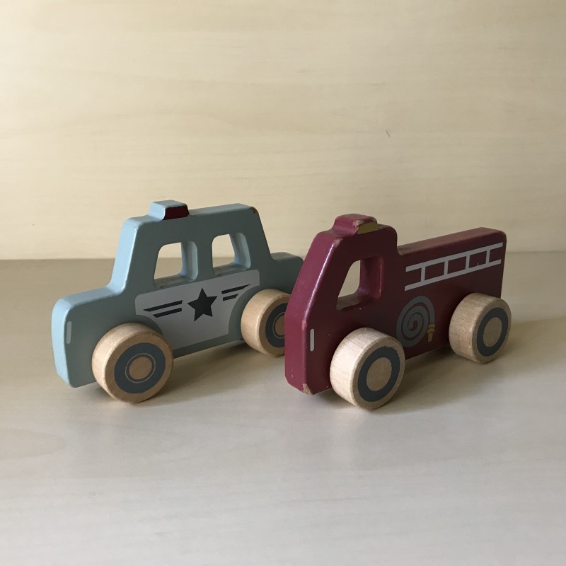 Little Dutch : Houten auto’s, hulpdiensten.