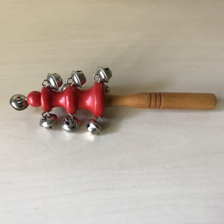 Belletjes rammelaar. Hout