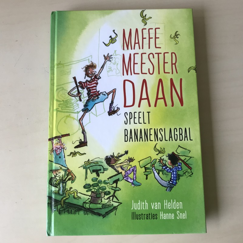 Maffe meester Daan speelt bananenslagbal AVI M5