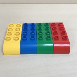 Duplo : 8 afgeronde blokjes. Voetjes. Set 3.