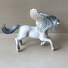 Schleich : paard met vleugels. 12 cm. hoog en 15 cm. lang.