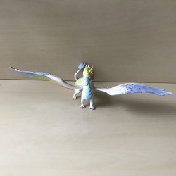 Bayala regenboogdraak. 25x30,2x13,3 cm.