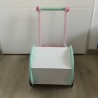 Houten poppenwagen.