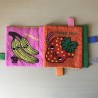 Stoffen boekje met peer op voorzijde : Stoffen boekje. 14 x 14 cm.
