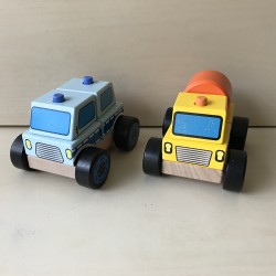 Houten auto’s.