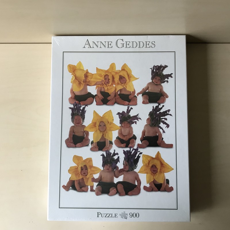 Anne Geddes : Nieuw. Kinderen met narcissen. . 900 stukjes.