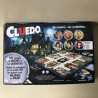 Cluedo : Het bekende misdaadspel. Maak kennis met Dr. Li-la